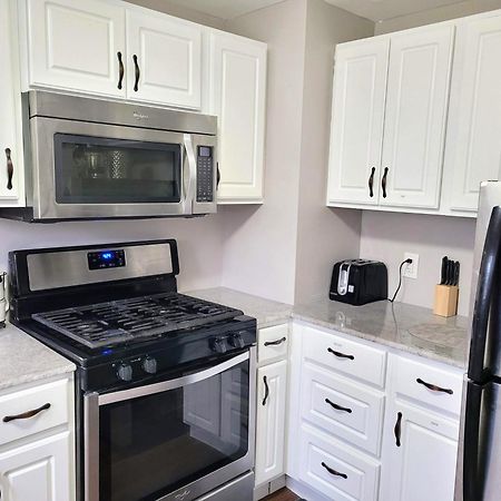 Apartment With Brand New Furniture And Large Parking West Seneca Exteriör bild