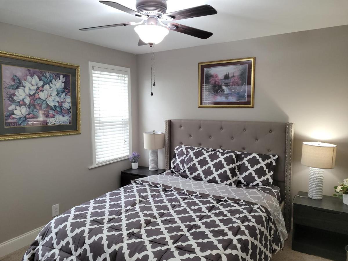 Apartment With Brand New Furniture And Large Parking West Seneca Exteriör bild