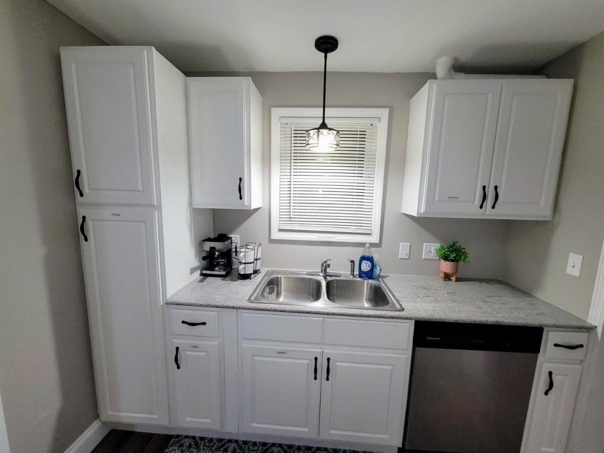 Apartment With Brand New Furniture And Large Parking West Seneca Exteriör bild