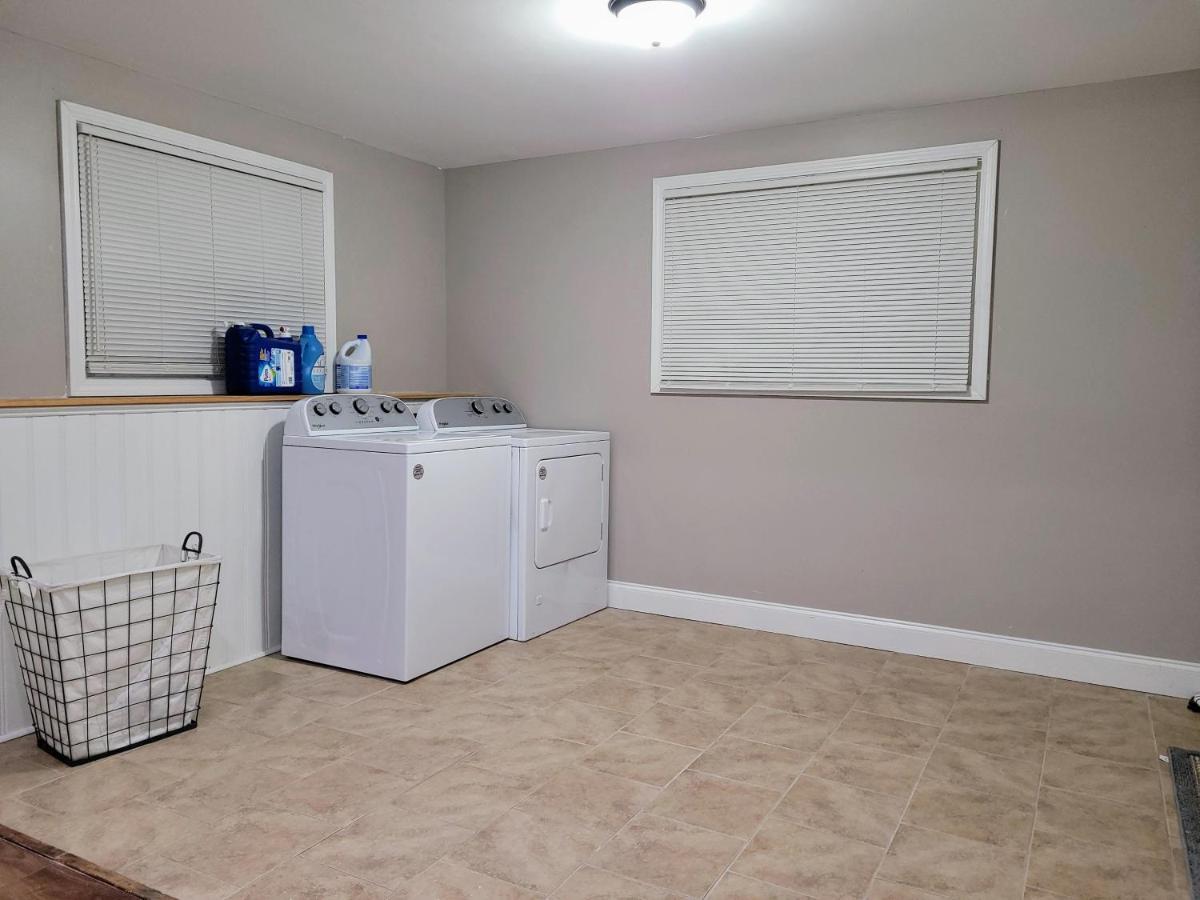 Apartment With Brand New Furniture And Large Parking West Seneca Exteriör bild