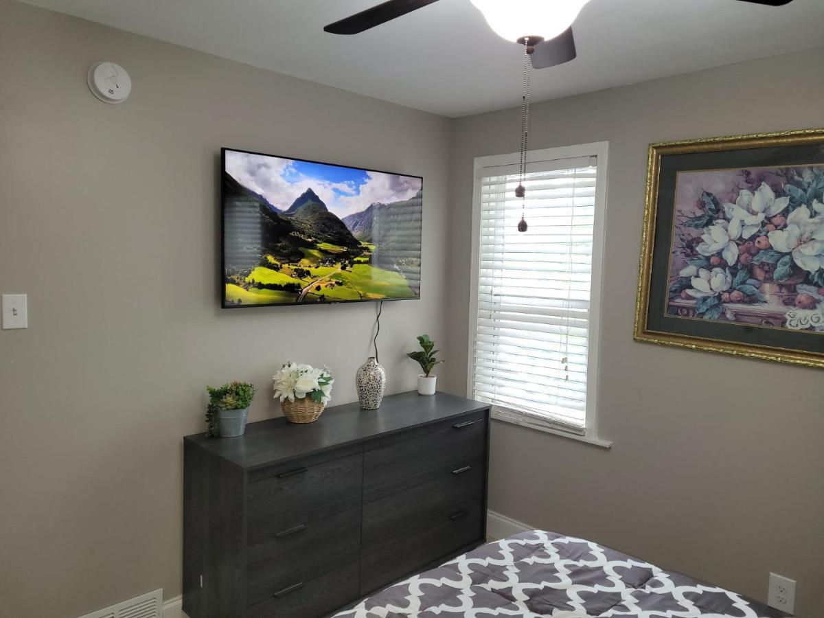 Apartment With Brand New Furniture And Large Parking West Seneca Exteriör bild