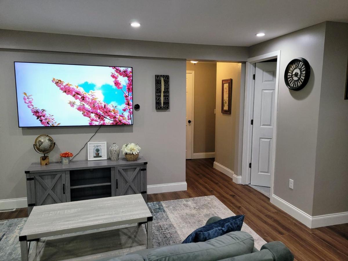 Apartment With Brand New Furniture And Large Parking West Seneca Exteriör bild