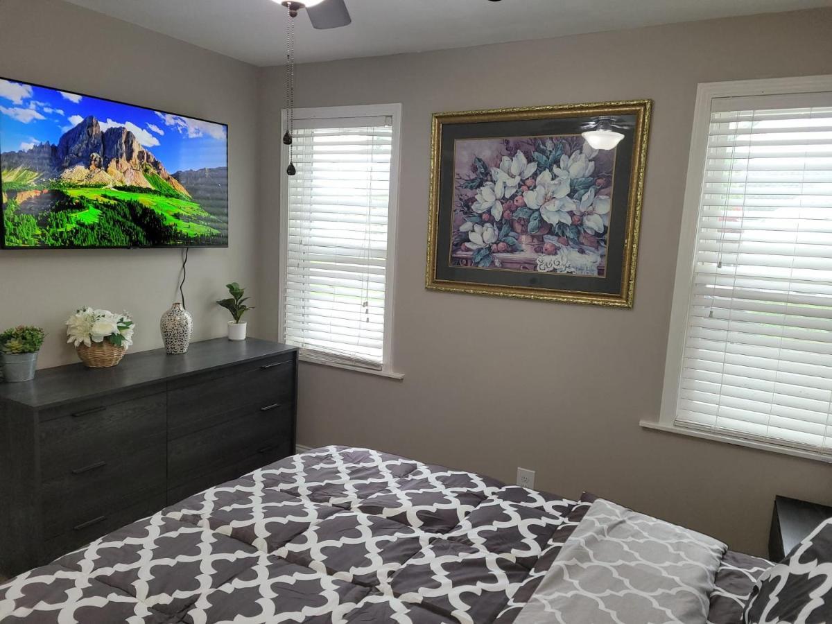 Apartment With Brand New Furniture And Large Parking West Seneca Exteriör bild