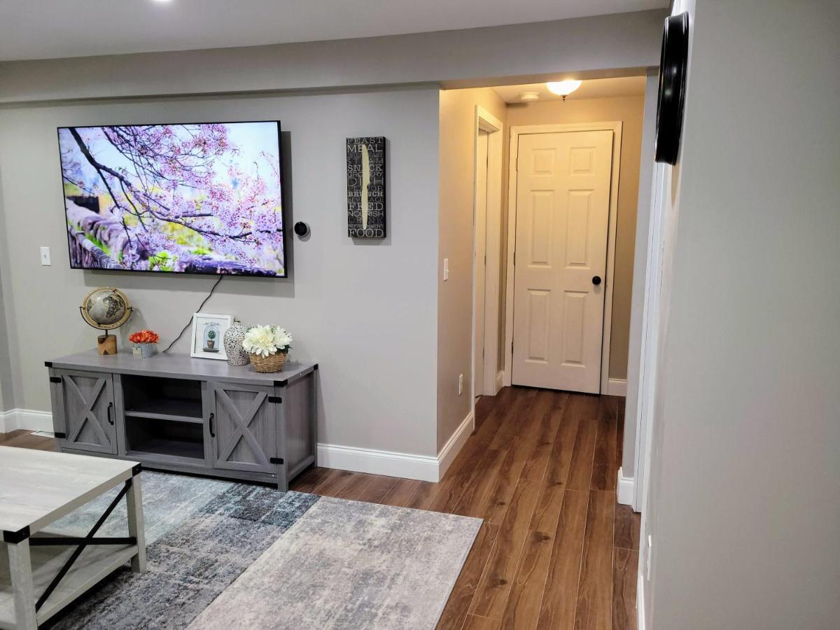 Apartment With Brand New Furniture And Large Parking West Seneca Exteriör bild