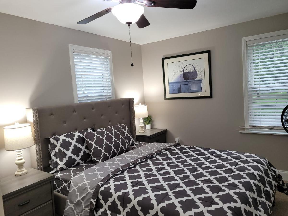 Apartment With Brand New Furniture And Large Parking West Seneca Exteriör bild
