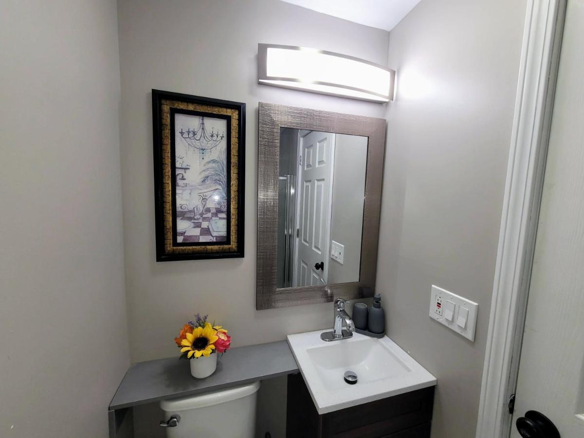 Apartment With Brand New Furniture And Large Parking West Seneca Exteriör bild