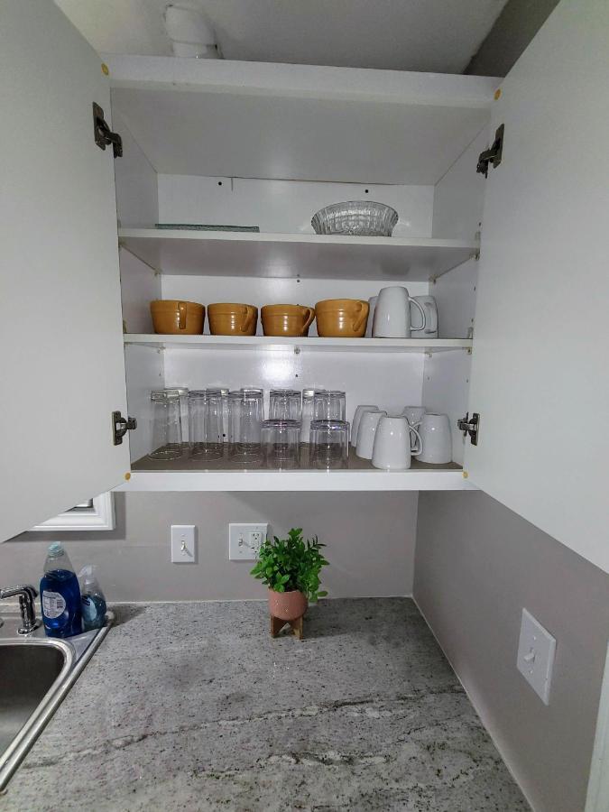Apartment With Brand New Furniture And Large Parking West Seneca Exteriör bild