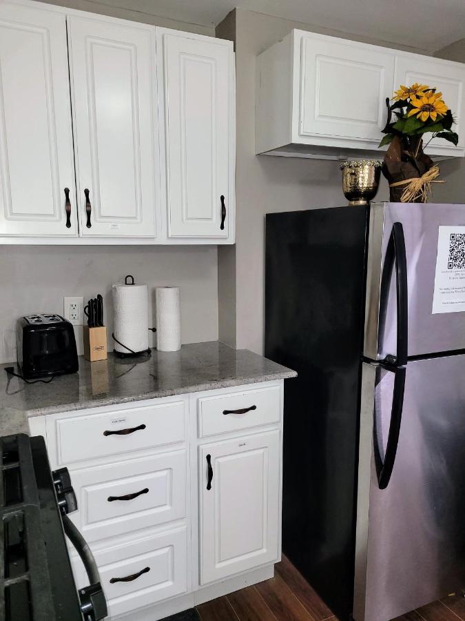 Apartment With Brand New Furniture And Large Parking West Seneca Exteriör bild