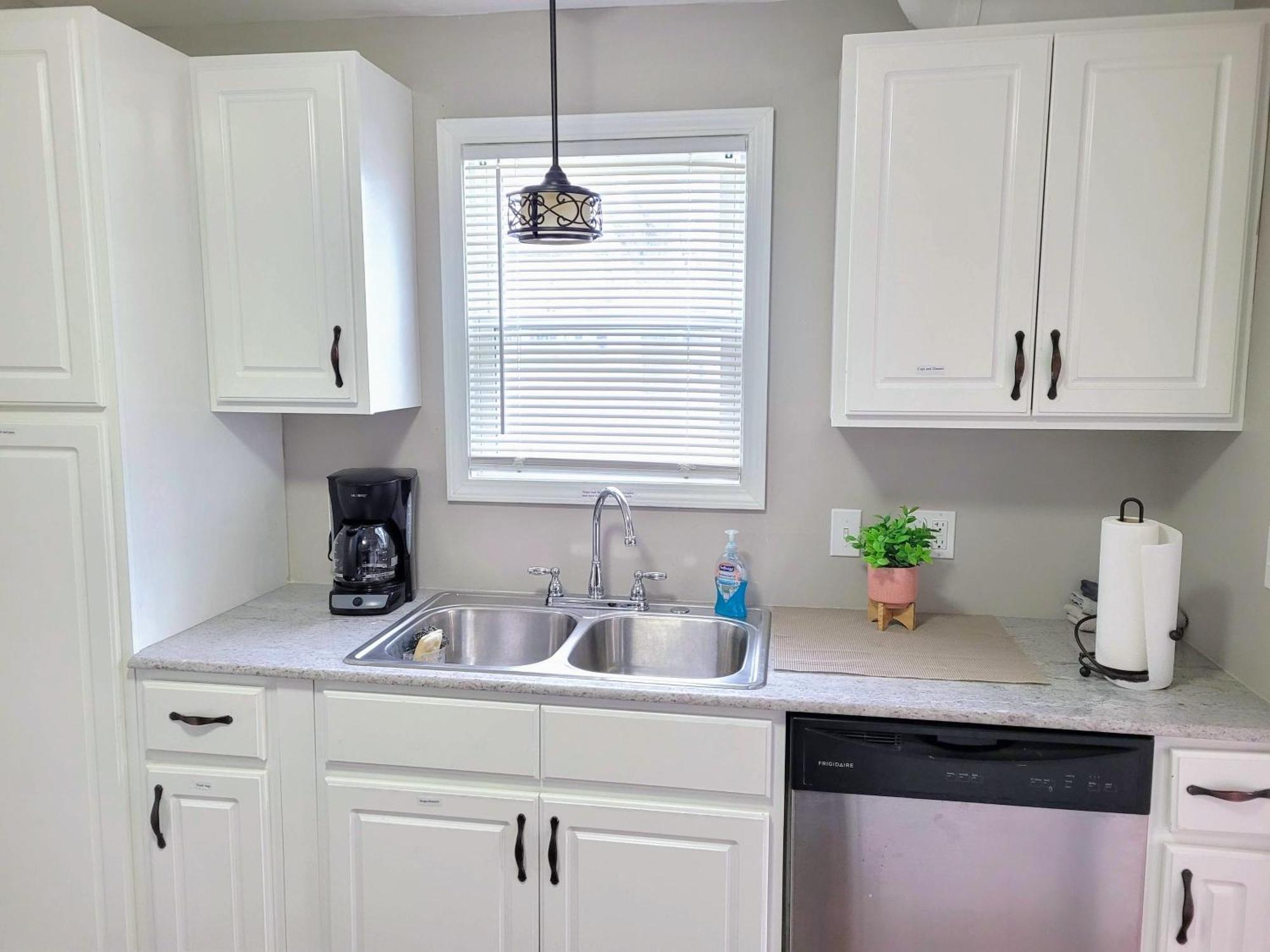 Apartment With Brand New Furniture And Large Parking West Seneca Exteriör bild