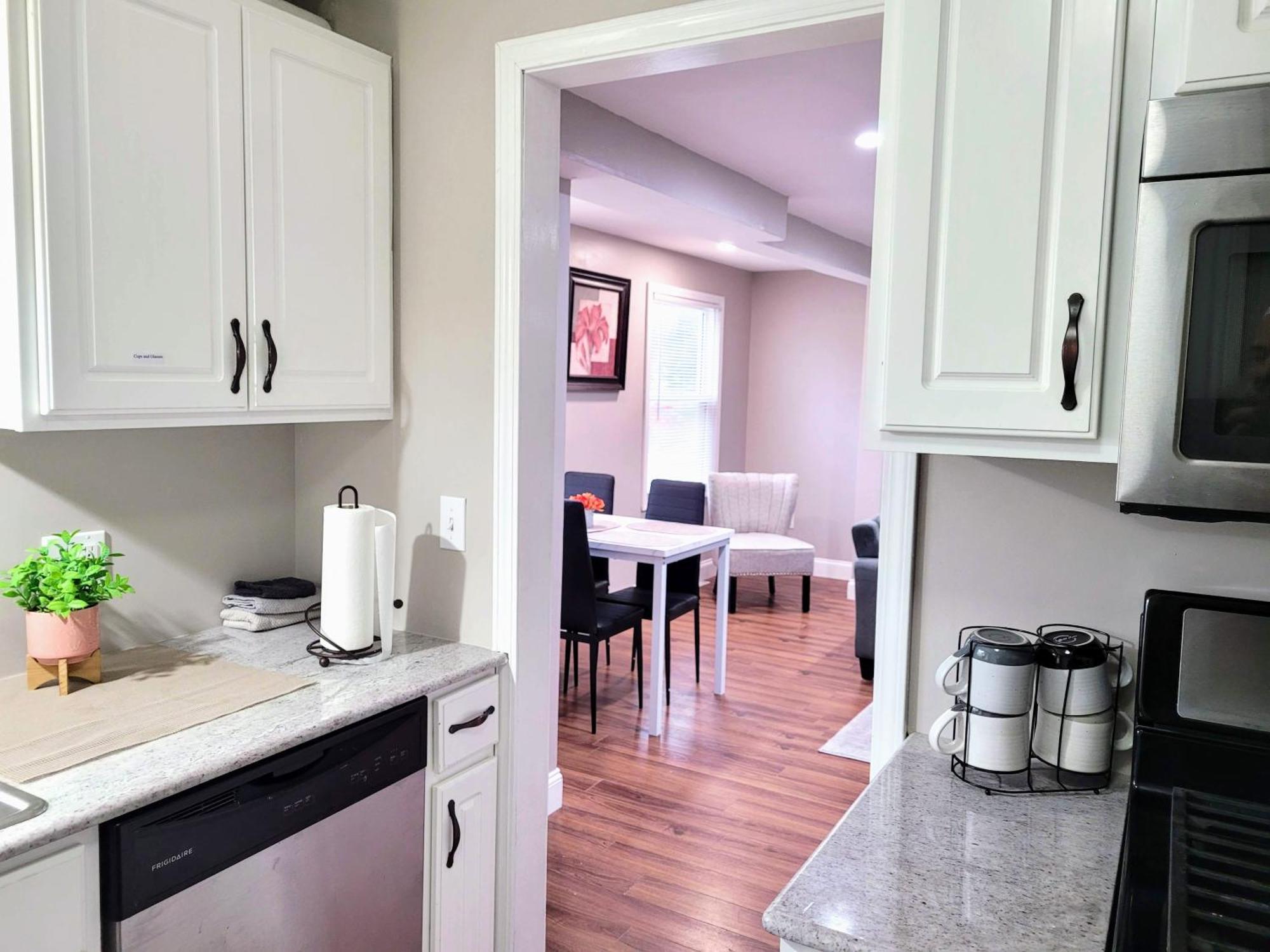 Apartment With Brand New Furniture And Large Parking West Seneca Exteriör bild